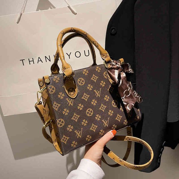 

2022 factory wholesale women's fashion texture silk scarf portable net red high-grade feeling single shoulder diagonal cross bag small