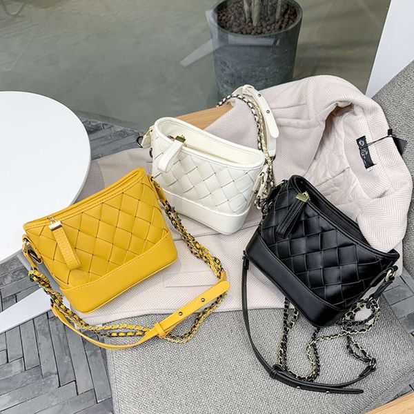 

luxurys designers net red 2021 new women's xiaoxiangfeng double chain wandering lingge single shoulder slanting bucket bag