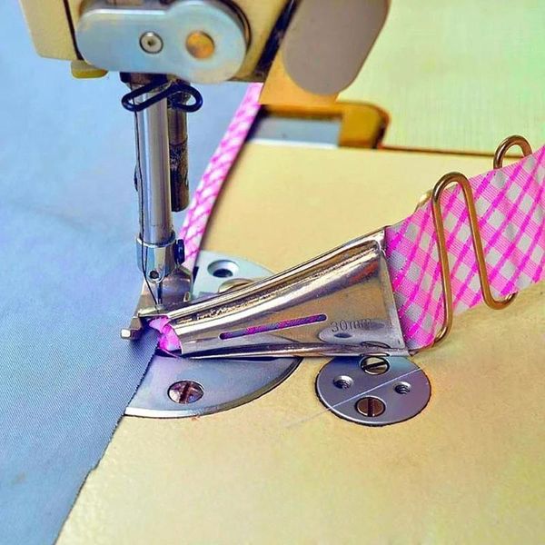

sewing notions & tools practical hemming device lockstitch machine metal steel hemmer right angle curve edge bias binder home accessory, Black