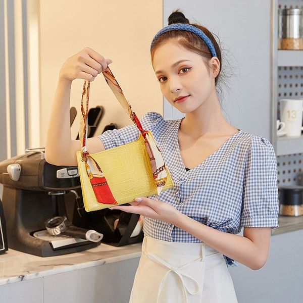 

xiaoxiangfeng female 2020 new fashion fashion korean version mini mini postman package postman package messenger bag chic chain bag 1fejy 1f