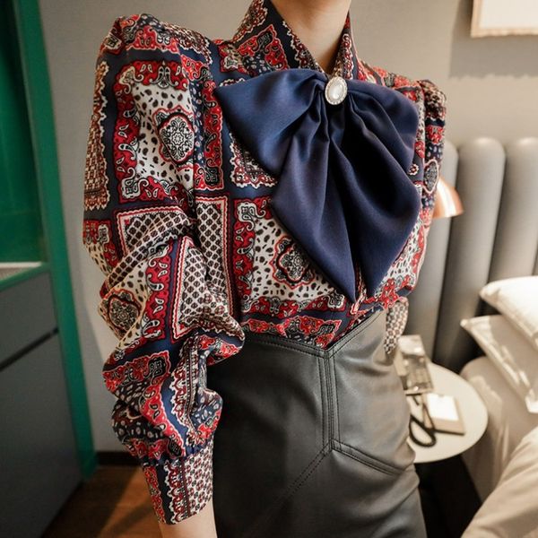 

2021 new elegant charm mended the unique lapel printed shirt uwem, White
