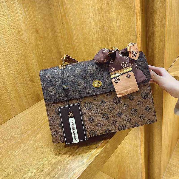 

2022 factory wholesale new popular print stitched armpit winter silk scarf messenger simple women's single shoulder bag