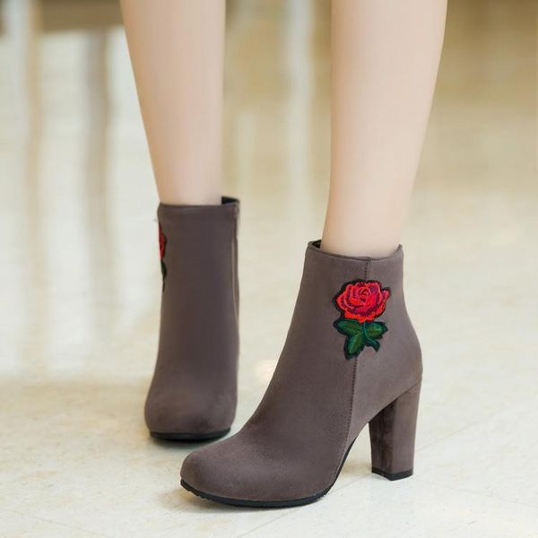 

boots big size ladies'national style of embroidery with thick heels and high short, Black