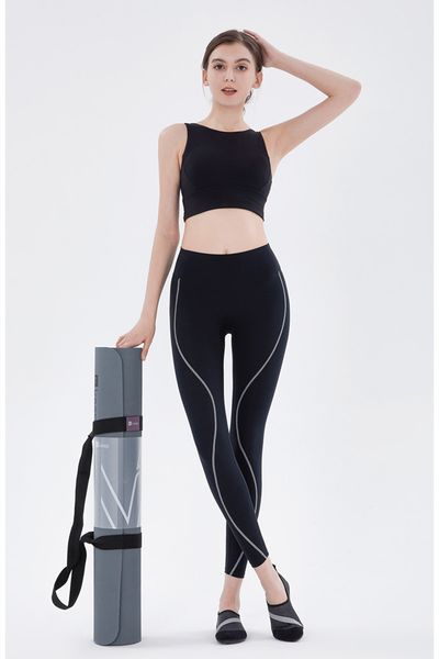 

spring and summer 2021 european and american high elastic color matching fitness pants, wearing polished high waist and tight hip lifting yo, Black;white