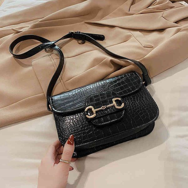 

2022 latest handbag factory store niche bag women's autumn and winter pattern single shoulder bag style