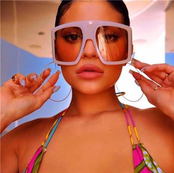 

2020 new fashion selling women sunglasses 5688 square frame popular generous and elegant style uv400 protection eyewear with box, White;black