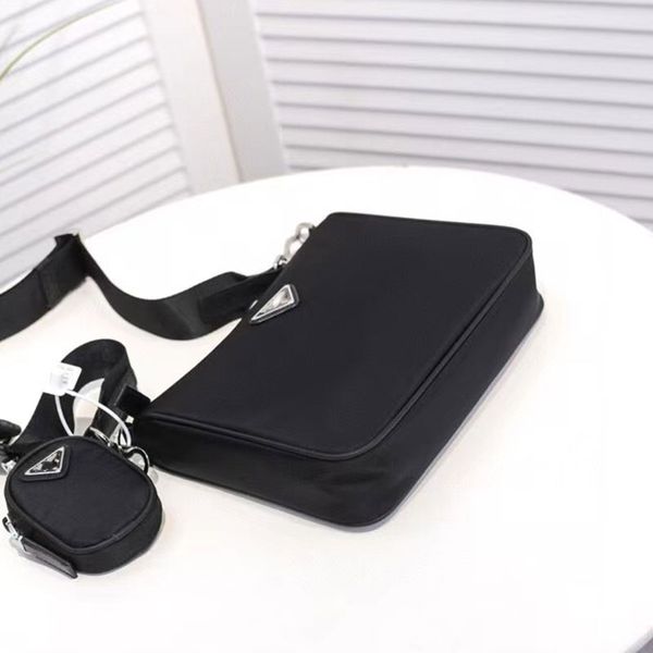 

the selling mens small personality earbud element red crossbody brand famous fashion bag 2vh110480 bag nylon label triangle uhsfa, Red;black