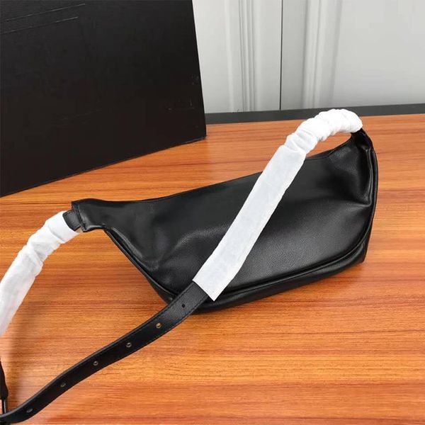 

pu outdoor sports pockets fashion large-capacity multifunctional men and women mobile phone messenger pockets cross temperament pockets simp