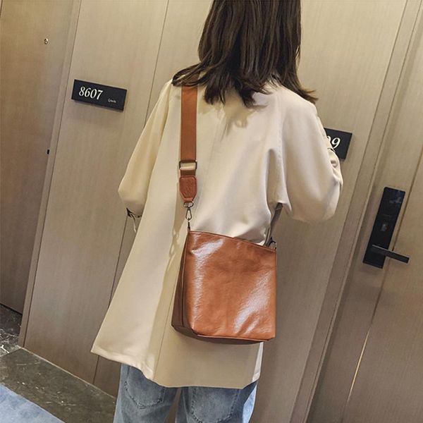 

women retro casual bucket bag large capacity pure color soft pu leather shoulder handbag new fashion designer bag