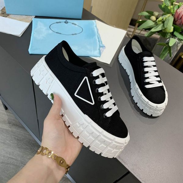 Sneaker da donna in gabardine di nylon con ruote Scarpe con plateau bianche Scarpe da ginnastica in tela da donna Suola robusta con lacci in cotone piatto in gomma goffrata