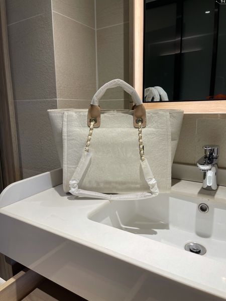 

2021 new women's fashion canvas beach bag shopping bag simple leisure luxury handbag size 35*10*30cm, Black;red