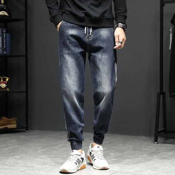 Jeans relaxado cônico masculino moda solta cintura elástica cordão lado remendado letras design azul escuro calças casuais plus size 42