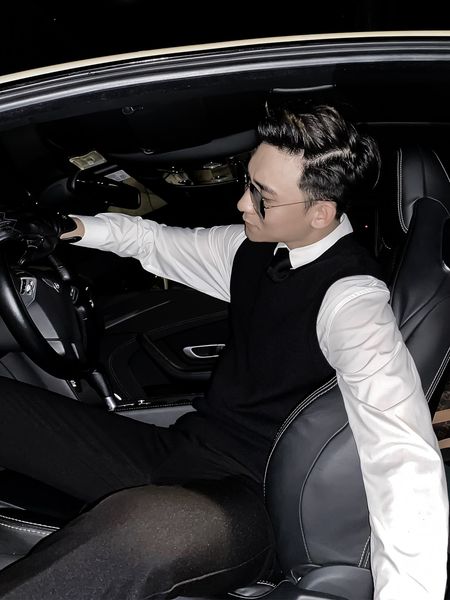 

daio ethan korean men's solid color bottomed round neck casual knitted slim waistcoat fashion