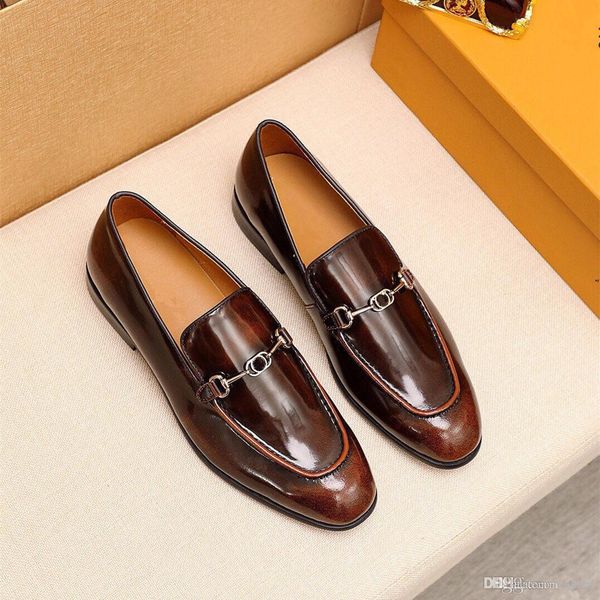 

c1 new 19ss fashion classic men office shoes black pointed toe patent leather men designer dress shoes in flats luxury men business shoes 33