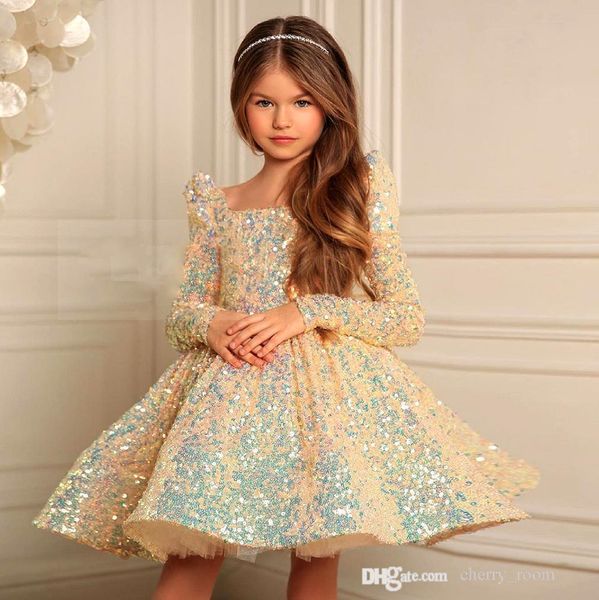 Fiori affascinanti Ragazze Abiti dolci bambini Paillettes Piega Colletto quadrato Abiti da ballo a maniche lunghe 2022 Vestito da festa per bambini S1895