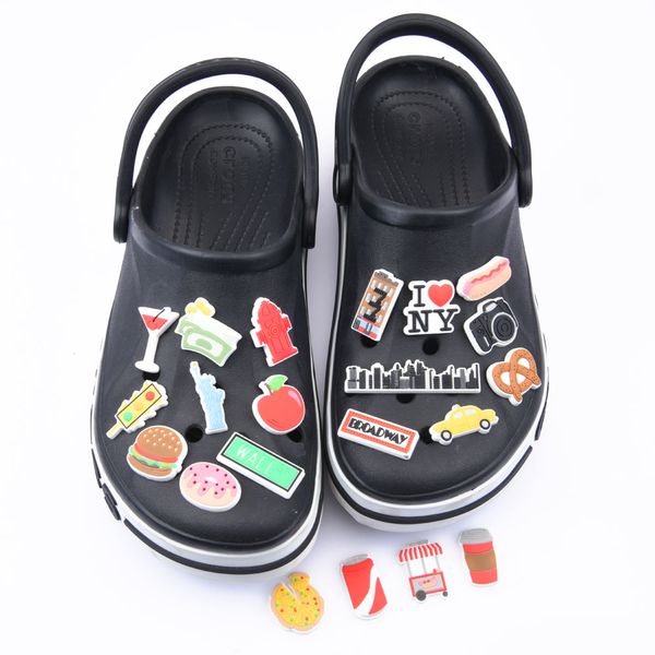 Personalizado Câmera Bebidas CloG Ornaments Pizza Hamburger Sapatos Sandálias Acessórios Senhora da Liberdade Cloons Acessório