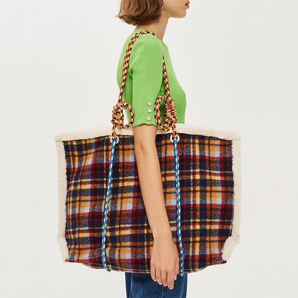 

design of large capacity lamb hair bag for college students in class