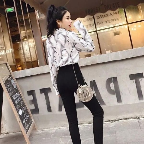 

ss20 black and white double-color long-sleeved blouse, fashion casual slim high-end blouse, letterfull print design, delivery