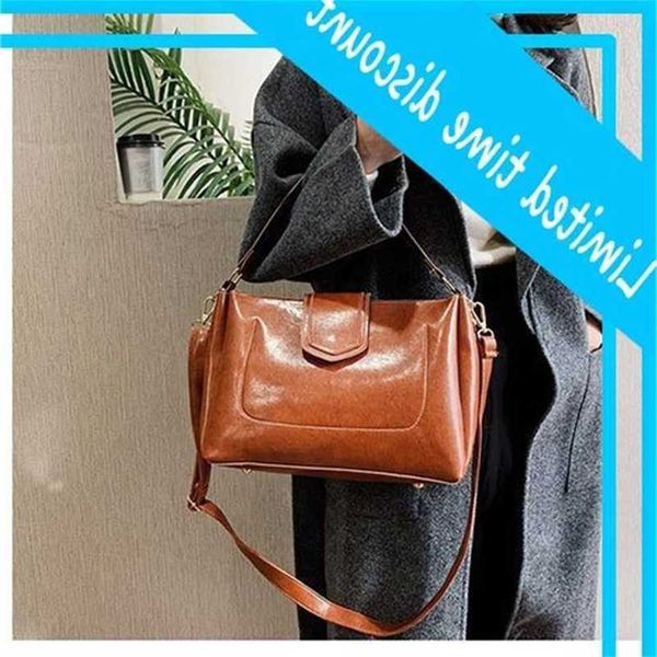 

2020 new fashion women's messenger shoulder middle aged soft simple small square bag