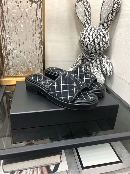 

ladies plaid chunky heel slippers designer luxury women outdoor shoes black white pink green suede slipper beach casual