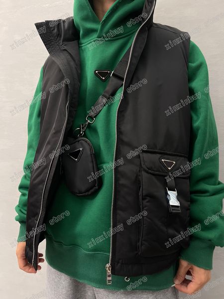 

21ss autumn sportwear men women designers down vest parkas big pocket metal triangle label clothes coats outerwear clothing black m