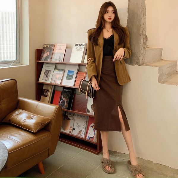 

2020 autumn new coat lace velvet sling + split leather skirt 3-piece fashion suit for women