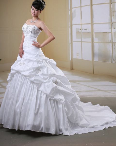 Abiti da sposa con abiti da ballo neri con ricami vintage, strascico lungo, con scollo a cuore, senza spalline, abiti da sposa reali gotici taglie forti, colore personalizzato