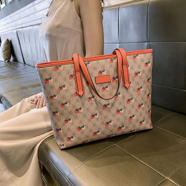 

gifts for love portable tote bag pvc selling printed strawberry bag fashion trend bag female large capacity girl 2020 new