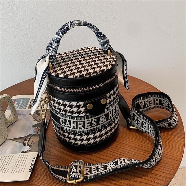 

factory store shop super fire small bag female ins minority new fashion broadband messenger autumn winter mini portable bucket