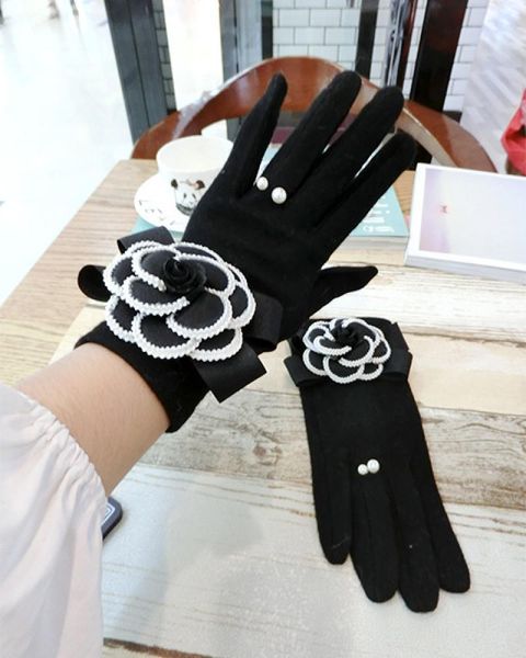 Fünf-Finger-Handschuhe, schwarze Kamelie, Kaschmir und koreanische Mode, Hahnentrittmuster, Nerzhaar, niedliche Blumen, warmer Touchscreen für Damen