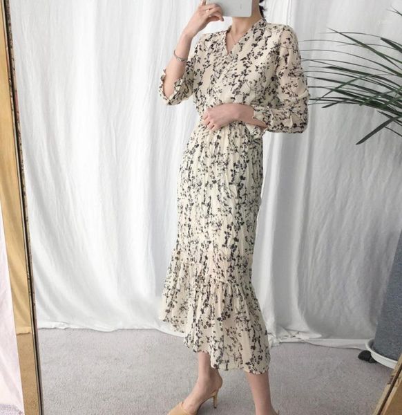 

korean ins french retro elegant temperament loose floral lotus leaf v-neck long sleeve medium length dress for women1, Black;gray