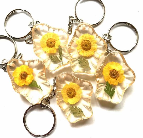 

10 pcs embedded rare yellow color flower plant keychain accessories, Slivery;golden