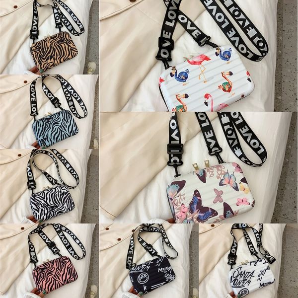 

qdeek коробки красной сетки для женщин 2020 mini почтальон packageluggage почтальон нового пакет моды твердой оболочка небольшого чемодан од