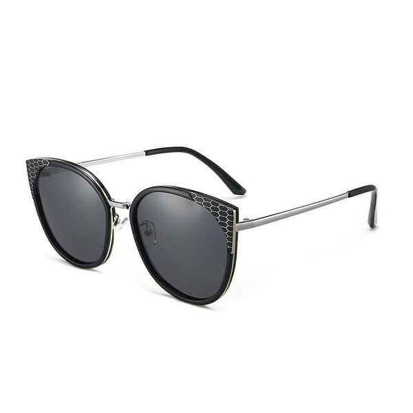 

New trend polarized women's sunglasses Fashion cat's eye European and American famous women's Sunglasses, White;black