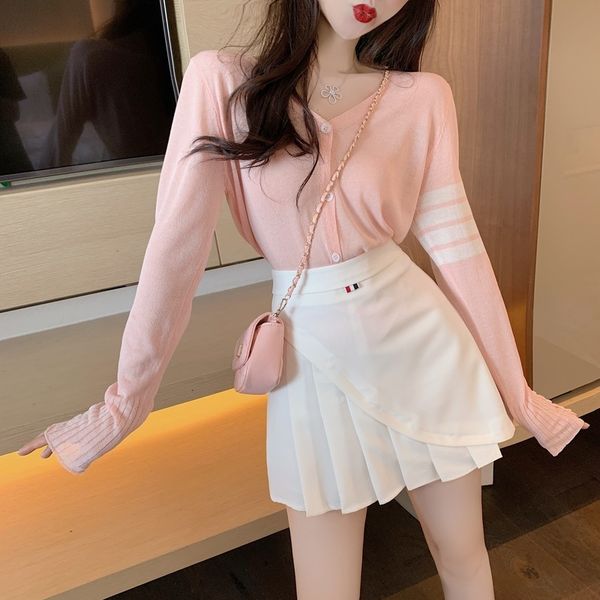 

2020 summer new sunscreen v-neck split knitted cardigan + pleated skirt 2-piece fashion suit for women
