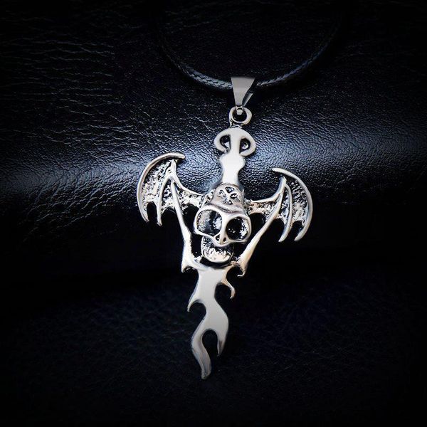 

japanese and korean necklaces fashion pendants, men's titanium steel wolf teeth cross student accessories, simple personality, Silver