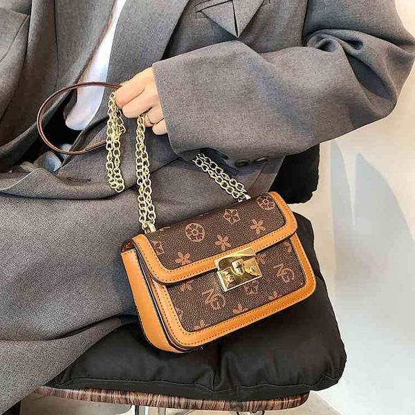 

2022 factory wholesale new women's fashion small square bag printed letter chain lock single shoulder messenger bag
