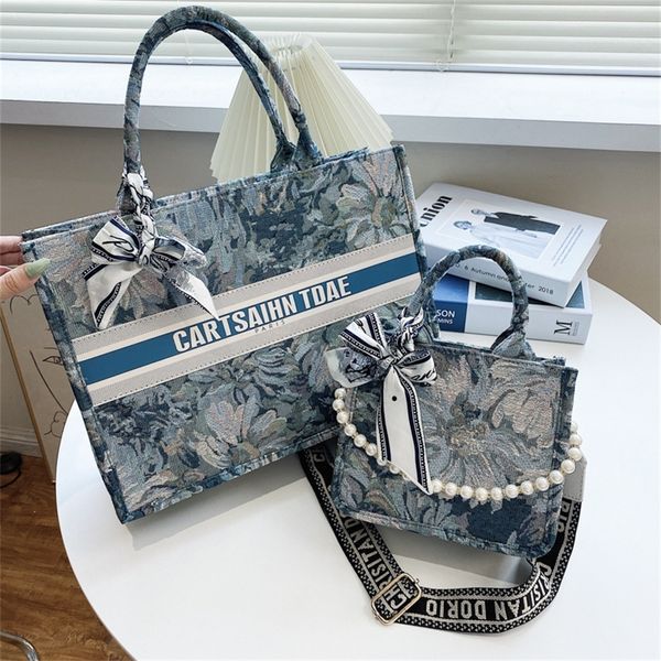 

2022 factory wholesale new tot women's pearl chain hand monet garden single shoulder messenger oil painting bag silk scarf oe0t