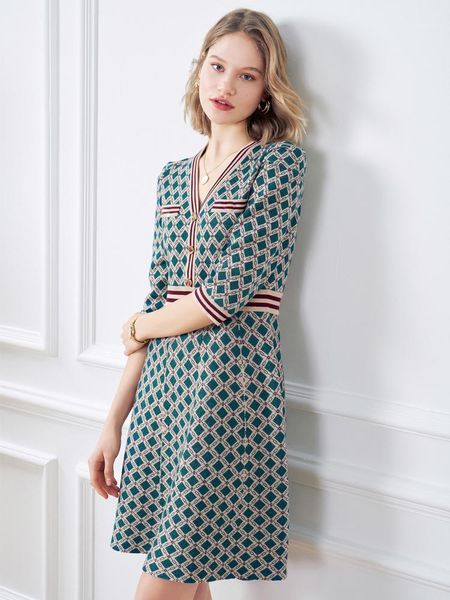 

2020 autumn new fashion women dress elegant vintage plaid v-neck ladies runway mini jacquard knitted dress1, Black;gray