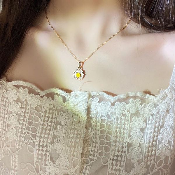 

metal the daisy suit necklace pendant retro fashion elegant flower bracelet chain clavicle sweater chain women jewelry wholesale, Silver