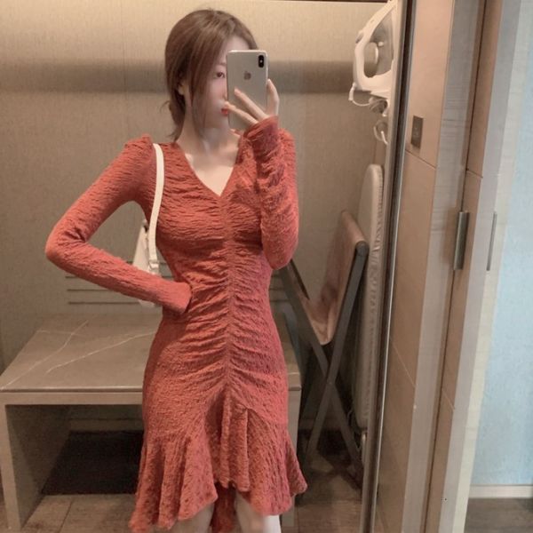 

2020 autumn new slim waist v-neck fishtail long sleeve skirt pleated bottom dress women's wear