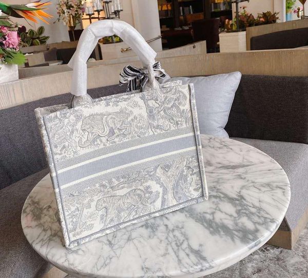 

2020 sold embroidered tiger large capacity luxury big brand shopping bag handbag female handmade double-sided flower travel shoulder bag