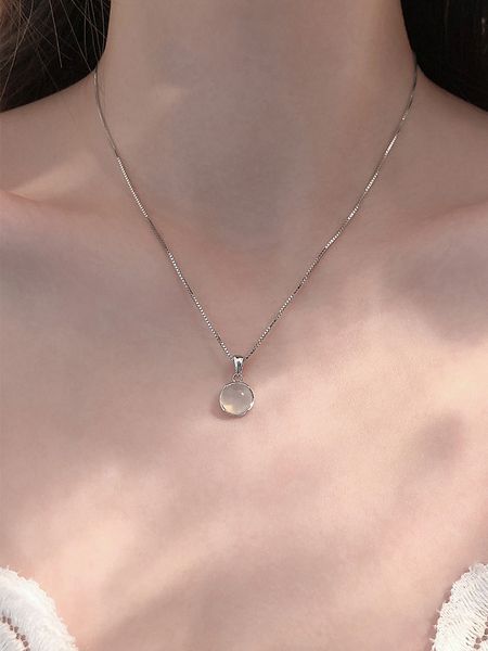 

yinchunchun 925 pure silver white jade pulp round pendant necklace design sense small women's clavicle luxury sweater chain