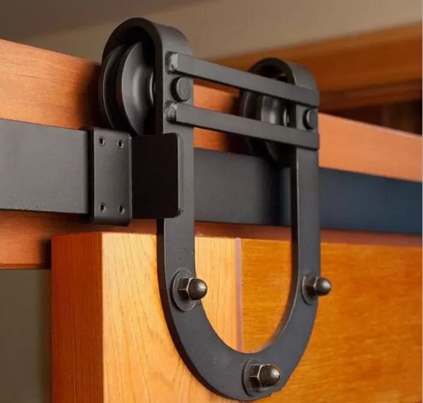 Porta scorrevole per fienile Kit di binari in acciaio rustico in legno dal design moderno a ferro di cavallo per impieghi gravosi