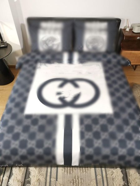 

2020 chic designer bedding sets black letter  size designer bedding 4 pcs set silk luxury bedding for home