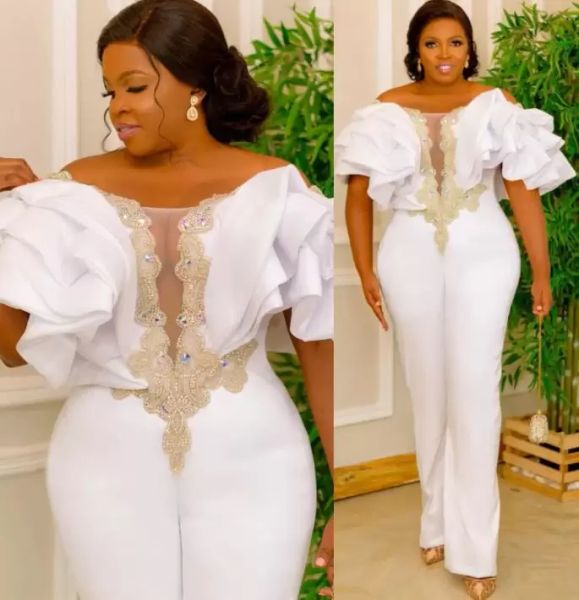 Vestidos de baile de macacão branco 2022 Designer fora do ombro Ruffles de renda Cristais de apliques Pretas presas de festas de festas