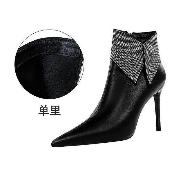 

2021 new european and fashion show fine banquet women's pointed thin heels sparkling water drill winter boots nheu, Black