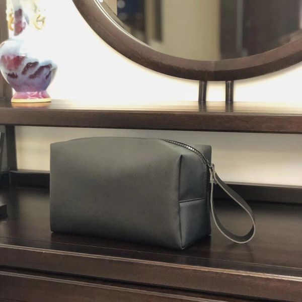 

2020 new ins windnet red pure color cosmetic bag waterproof large capacity convenient wash bag cosmetic storage