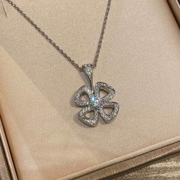 

2021 luxurious quality flower pendant necklace with hollow design and diamond for women wedding jewelry gift bracelet earring enga, Silver