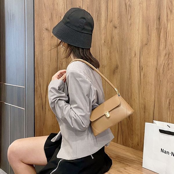 

winter women chain pure color simplicity small soft pu leather shoulder handbag women new fashion baguette handbags and purse c1223